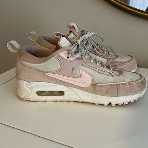 Nike Women’s Air Max Light Pink